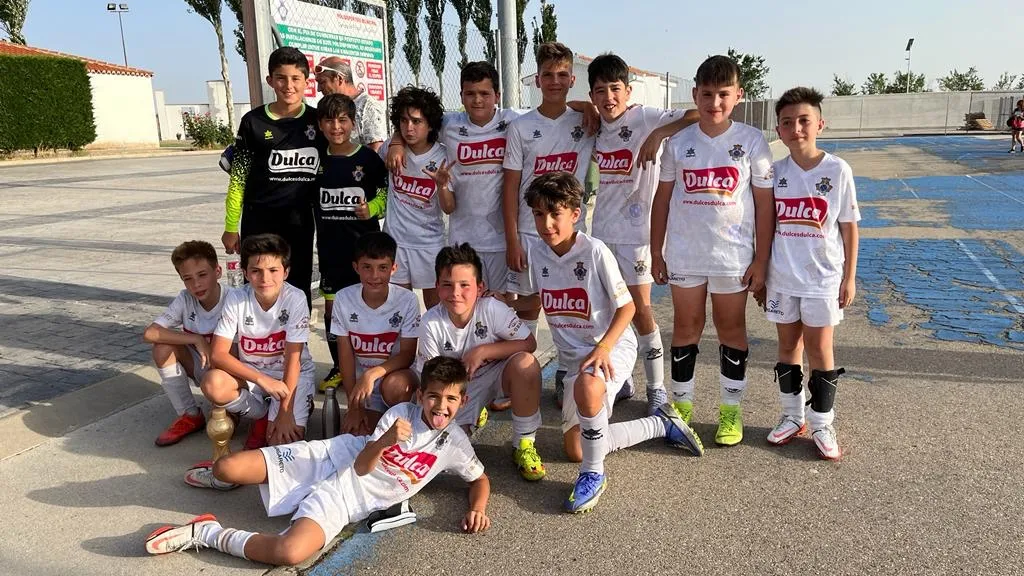 Foto 4 - Una decena de equipos participan en la esperada vuelta del Torneo F&uacute;tbol 7 al Luis Garc&iacute;a
