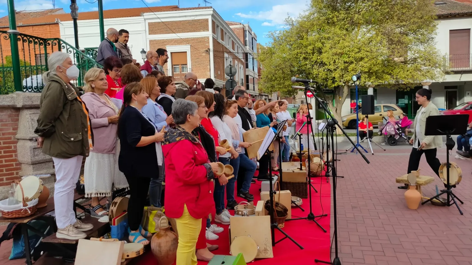 La plaza de España de Peñaranda acogía los conciertos fin de curso de los talleres de Canto y Percusiòn 