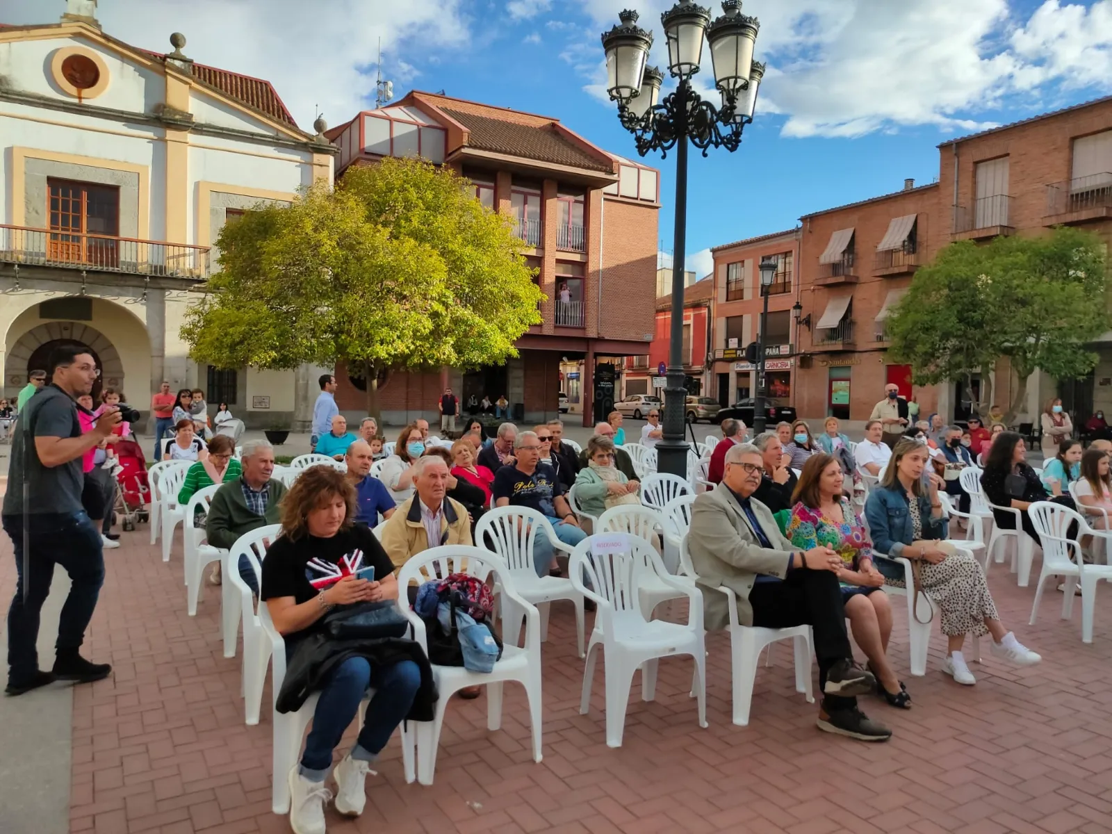 La plaza de España de Peñaranda acogía los conciertos fin de curso de los talleres de Canto y Percusiòn 