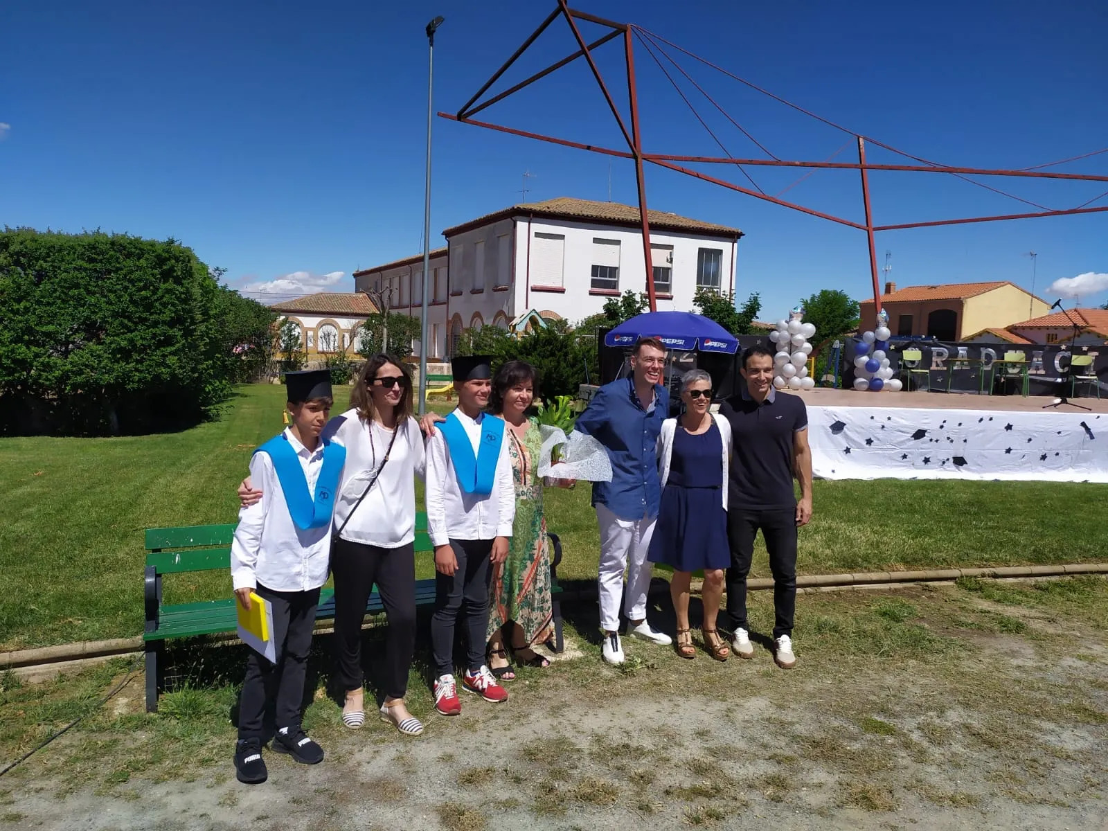 El parque municipal de Macotera acogía la graduación de los alumnos del CEO Miguel Delibes 