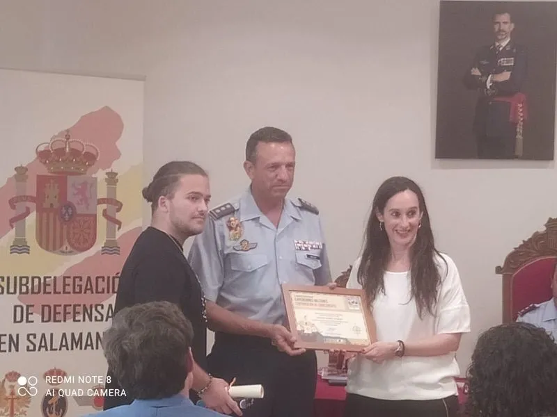 Foto 2 - Un alumno del Colegio San Juan Bosco, ganador de la fase local del concurso 'Carta a un militar'