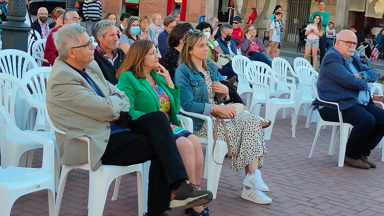La plaza de España de Peñaranda acogía los conciertos fin de curso de los talleres de Canto y Percusiòn 