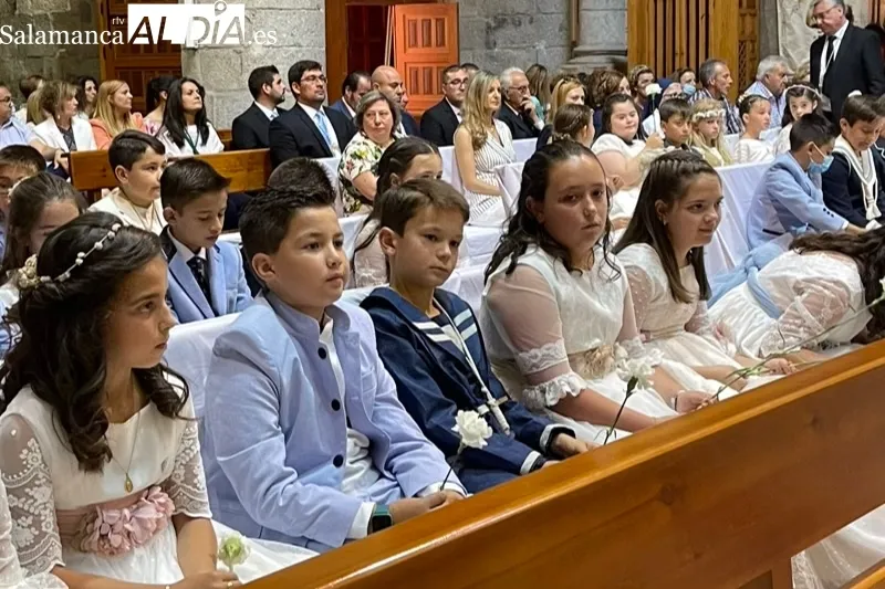 Cientos de personas participaban en la procesión del Corpus 