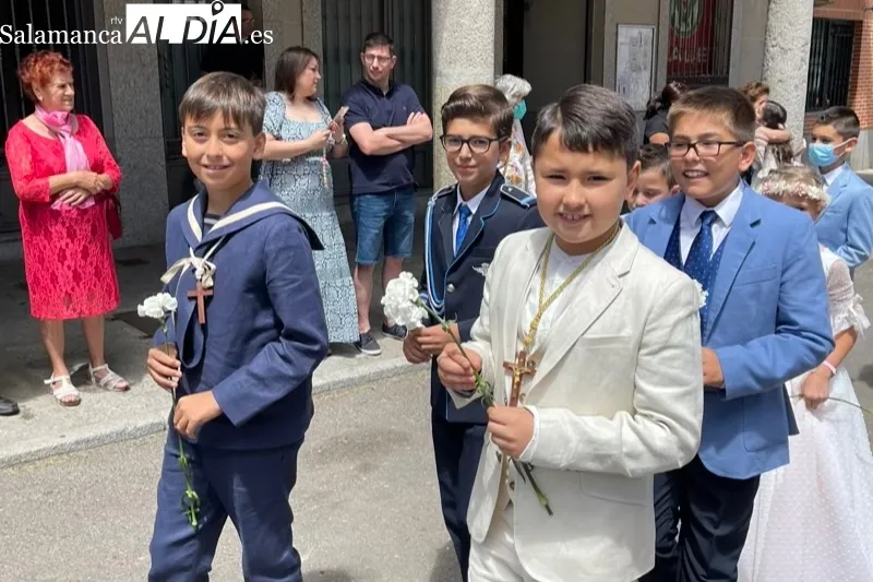 Cientos de personas participaban en la procesión del Corpus 