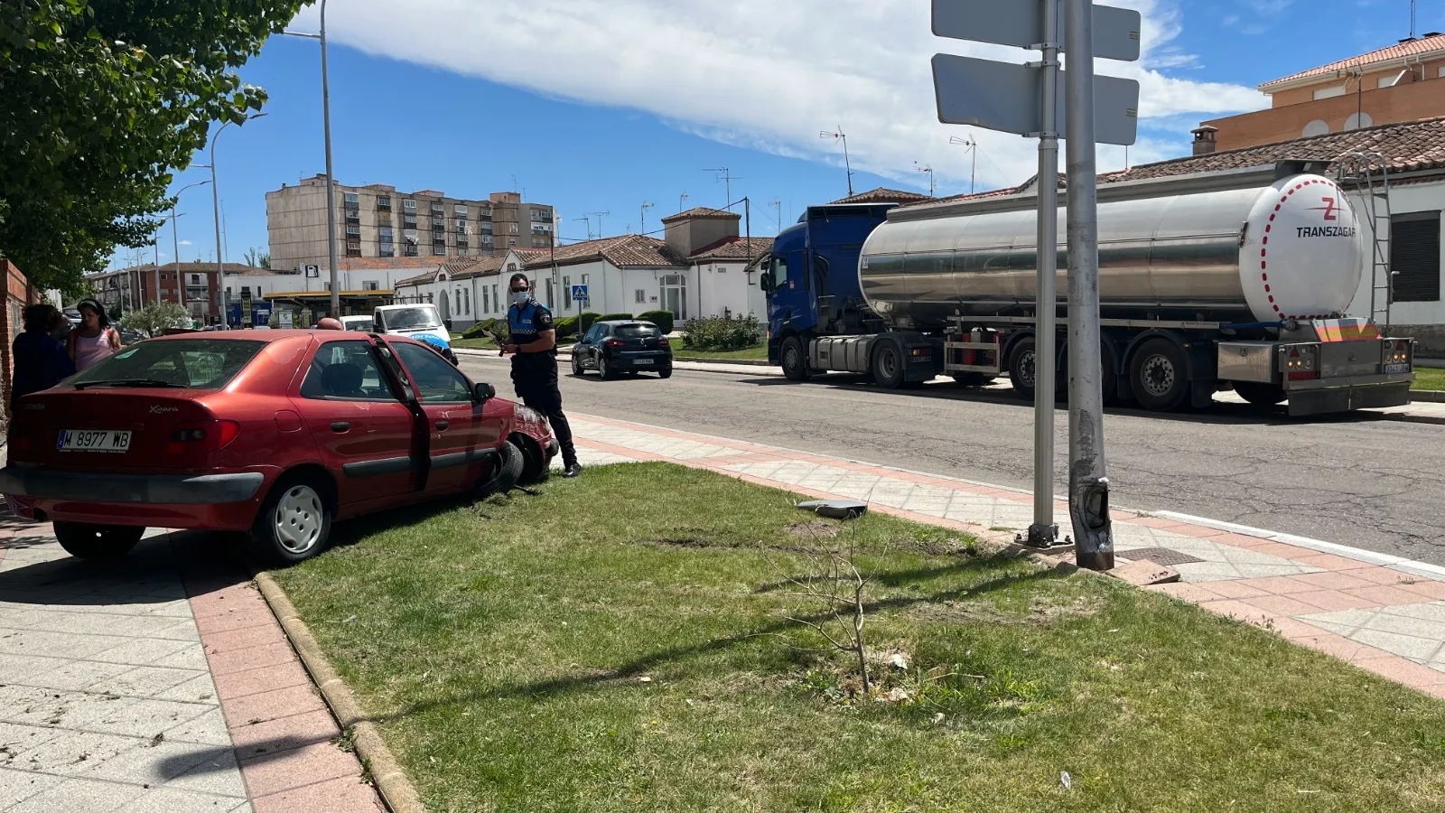 Un camiòn cisterna y un coche se veían implicados en una colisiion en la avenida de Salamanca 