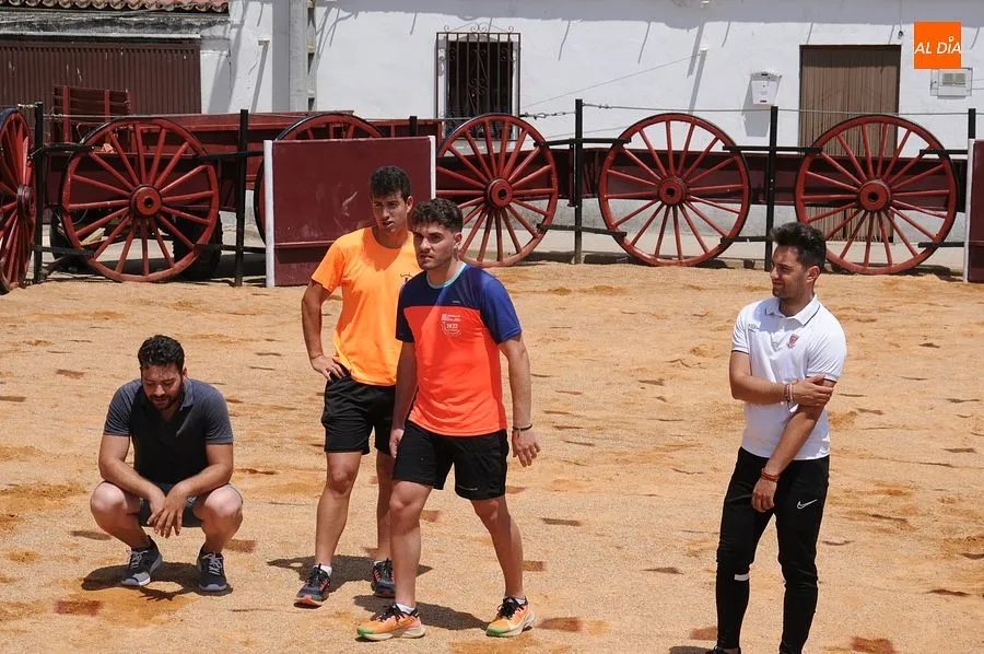 Momento de una de las capeas del sábado en Martín de Yeltes : Fotos: Adrián M. Pastor