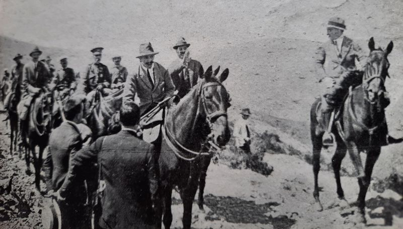 Alfonso XIII en el Portillo de Batuecas camino de la Alberca