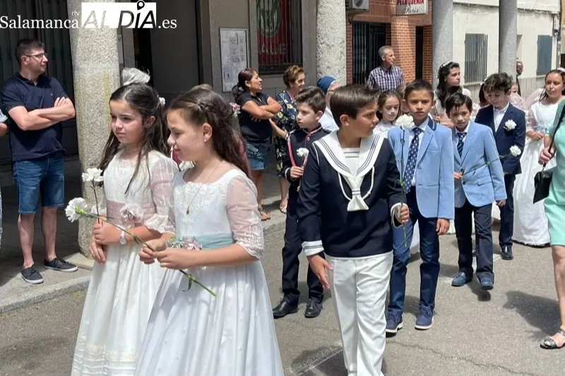 Cientos de personas participaban en la procesión del Corpus 