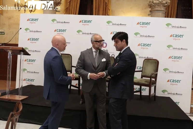 Acto del “Diálogo para el desarrollo” organizado por Unicaja Banco en el Casino de Salamanca. Foto de David Sañudo
