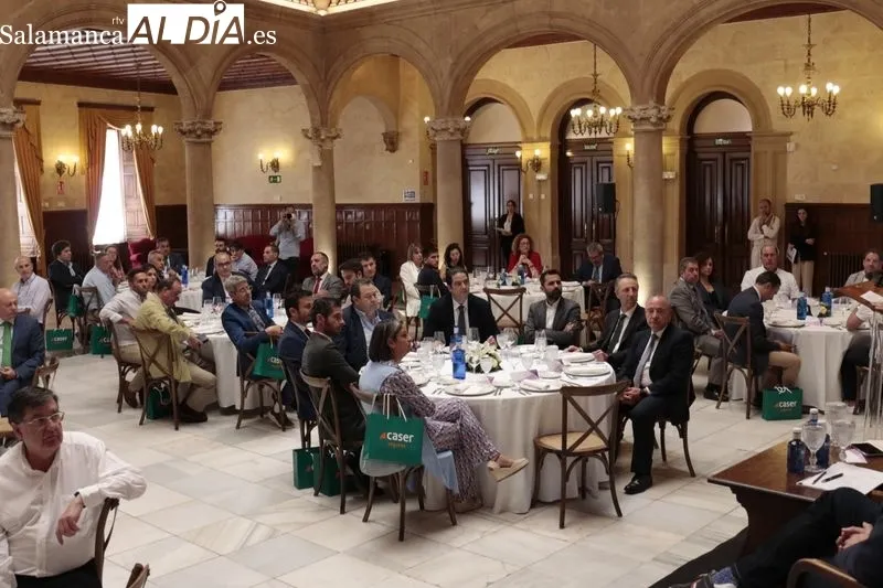 Acto del “Diálogo para el desarrollo” organizado por Unicaja Banco en el Casino de Salamanca. Foto de David Sañudo
