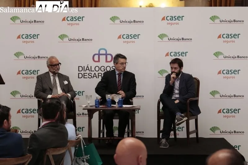 Acto del “Diálogo para el desarrollo” organizado por Unicaja Banco en el Casino de Salamanca. Foto de David Sañudo