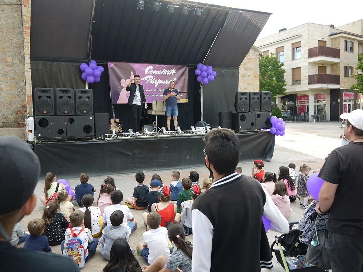 Foto 6 - Los m&aacute;s peque&ntilde;os disfrutan de la jornada Carbajosa por la Igualdad
