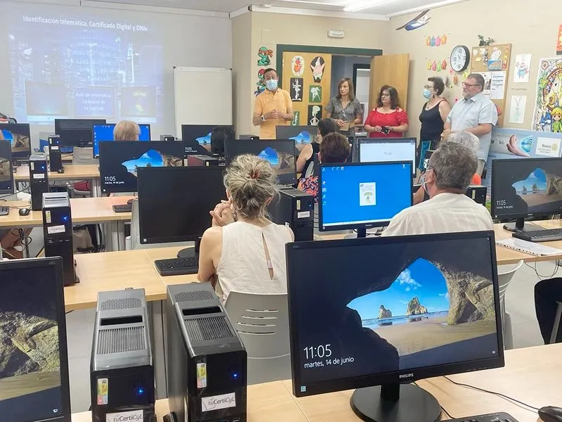 Taller 'Me atrevo con la tecnología' en Carbajosa