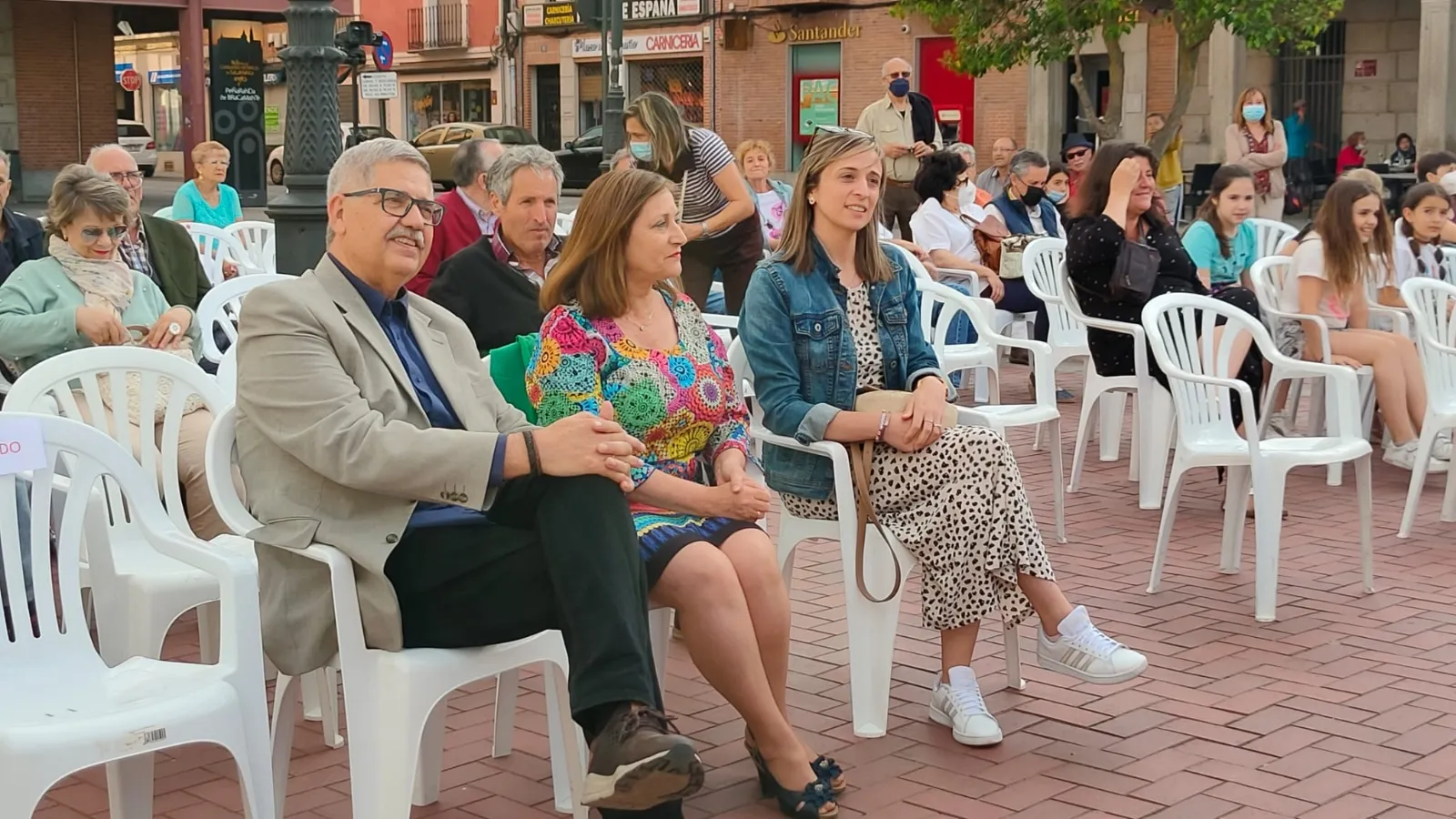 La plaza de España de Peñaranda acogía los conciertos fin de curso de los talleres de Canto y Percusiòn 