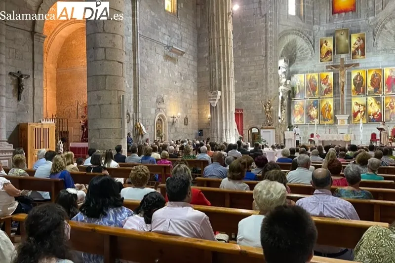 Cientos de personas participaban en la procesión del Corpus 