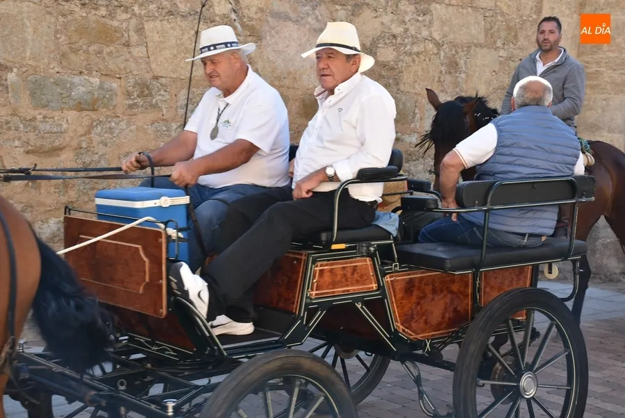 Foto 5 - Los romeros inician su recuperado camino con notables participaci&oacute;n y expectaci&oacute;n