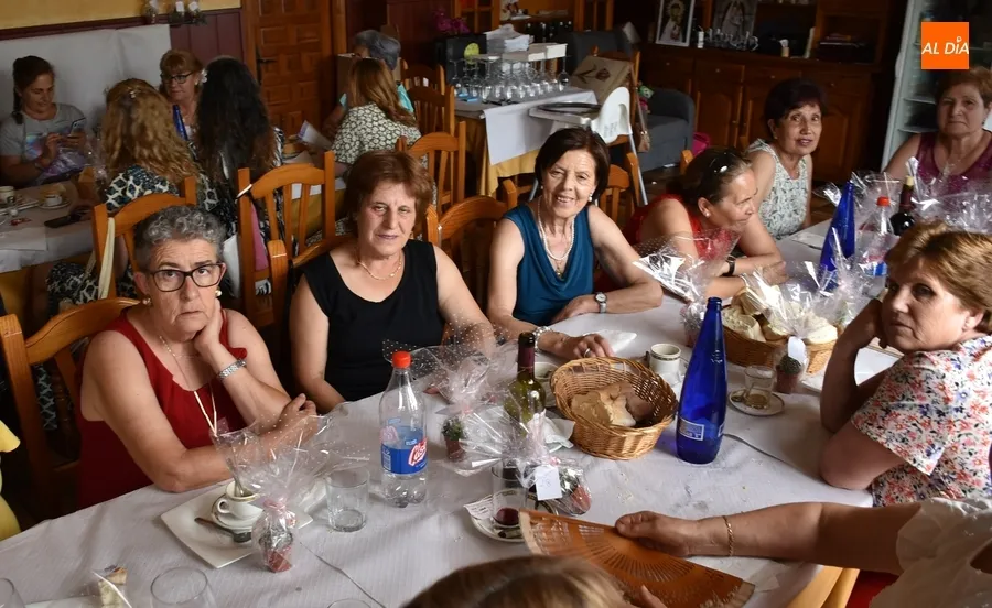 Foto 10 - Amanecer clausura definitivamente el curso con una gran comida de confraternizaci&oacute;n