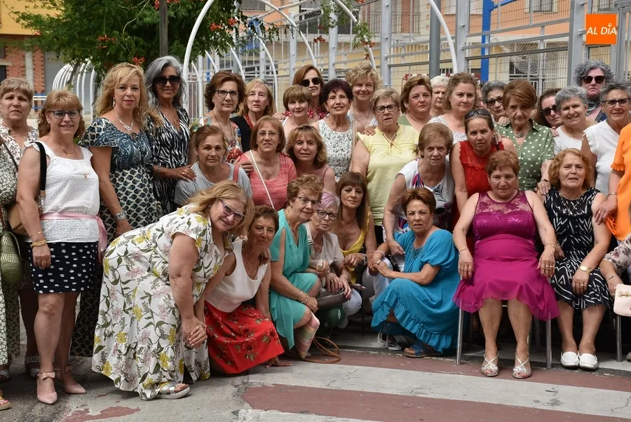 Foto 7 - Amanecer clausura definitivamente el curso con una gran comida de confraternizaci&oacute;n