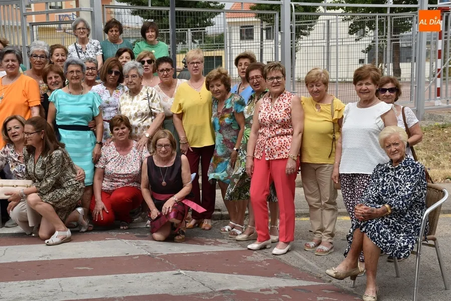 Foto 5 - Amanecer clausura definitivamente el curso con una gran comida de confraternizaci&oacute;n
