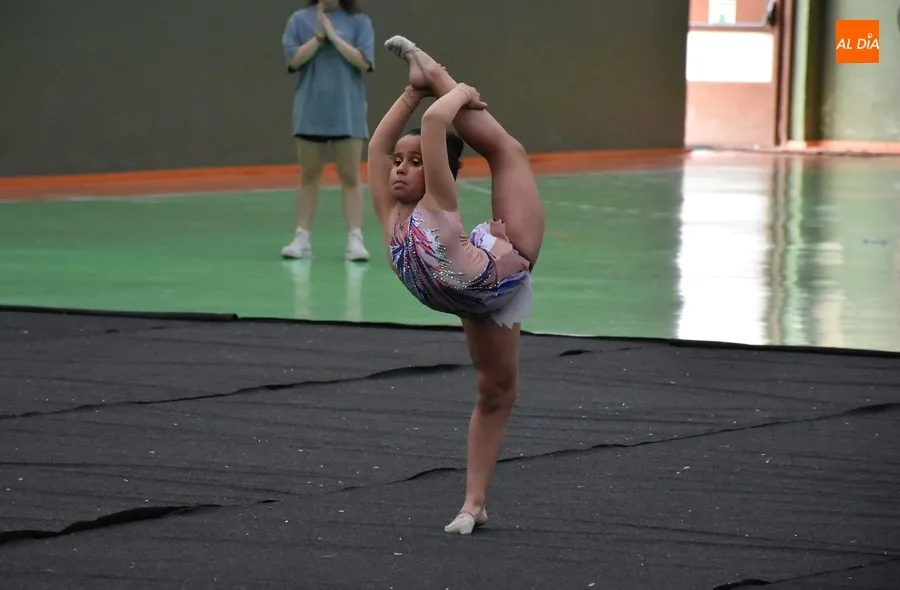 Foto 11 - La Escuela de Gimnasia R&iacute;tmica muestra a sus familias lo aprendido
