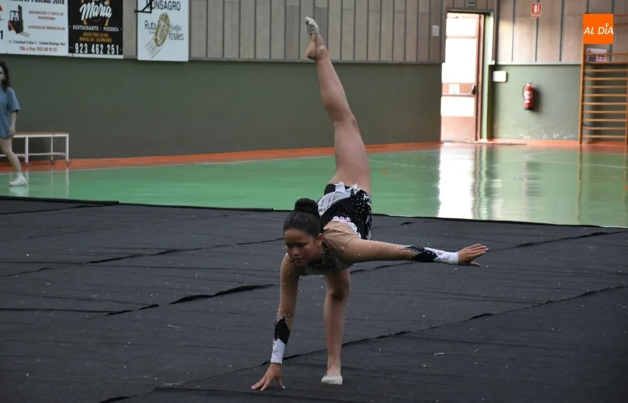 Foto 8 - La Escuela de Gimnasia R&iacute;tmica muestra a sus familias lo aprendido