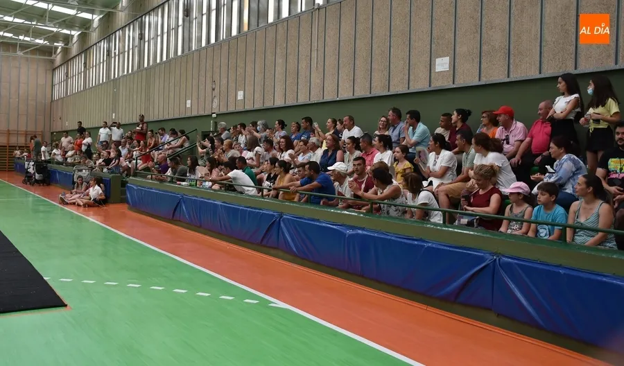Foto 4 - La Escuela de Gimnasia R&iacute;tmica muestra a sus familias lo aprendido