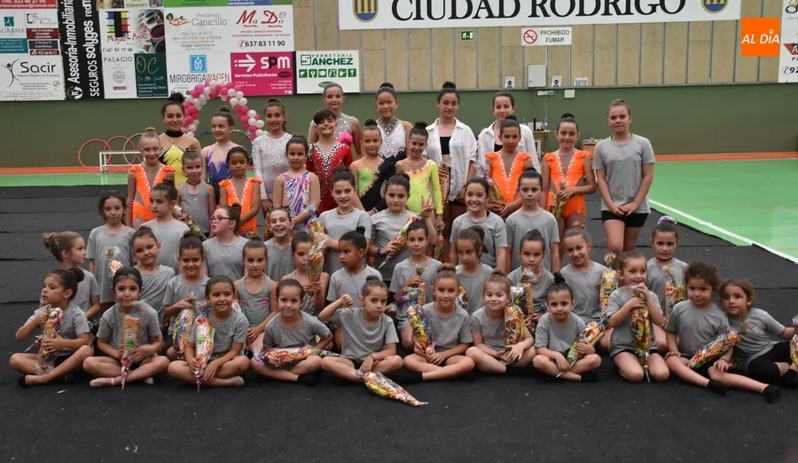 Foto 3 - La Escuela de Gimnasia R&iacute;tmica muestra a sus familias lo aprendido