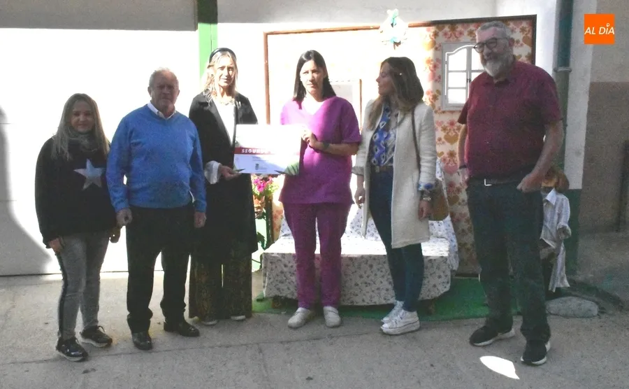 Foto 3 - Entregados los premios del 2&ordm; Concurso Floral de Primavera