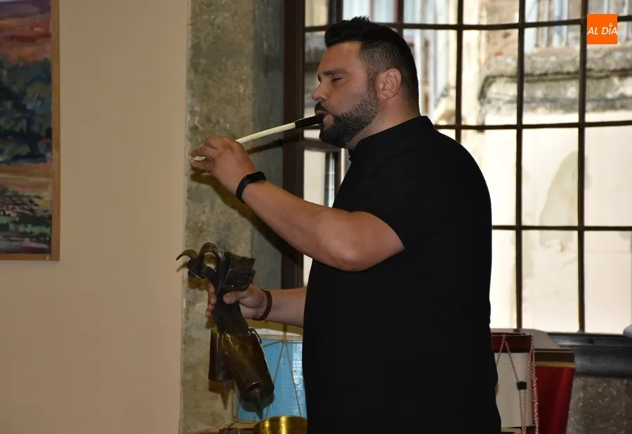 Foto 2 - Luis Antonio Pedraza ofrece un viaje musical para clausurar el curso de la Escuela de Tamborileros