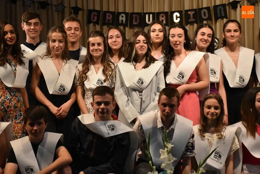 Foto 10 - El IES Fray Diego Tadeo cierra el curso graduando por primera vez a sus alumnos de 4&ordm; de la ESO