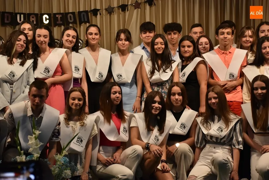 Foto 9 - El IES Fray Diego Tadeo cierra el curso graduando por primera vez a sus alumnos de 4&ordm; de la ESO