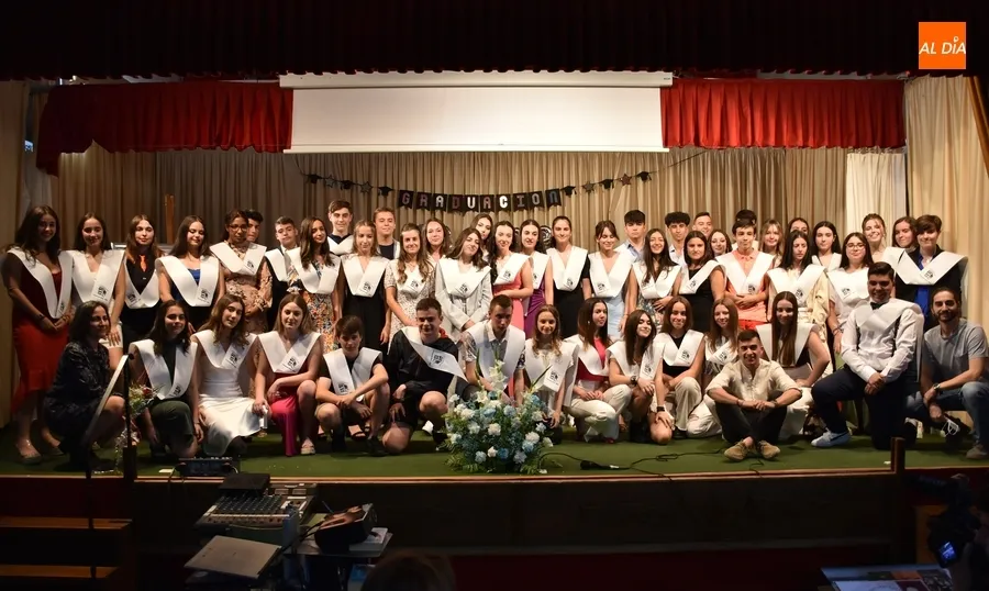 Foto 6 - El IES Fray Diego Tadeo cierra el curso graduando por primera vez a sus alumnos de 4&ordm; de la ESO