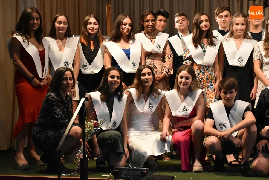 Foto 4 - El IES Fray Diego Tadeo cierra el curso graduando por primera vez a sus alumnos de 4&ordm; de la ESO