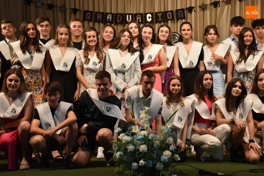 Foto 3 - El IES Fray Diego Tadeo cierra el curso graduando por primera vez a sus alumnos de 4&ordm; de la ESO