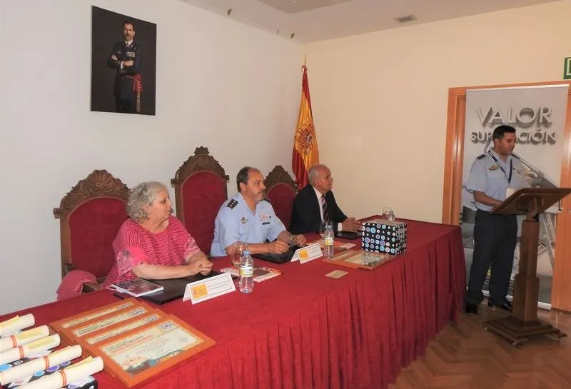Entrega de los  premios escolares ‘Carta a un militar español’, en la Subdelegación de Defensa de Salamanca