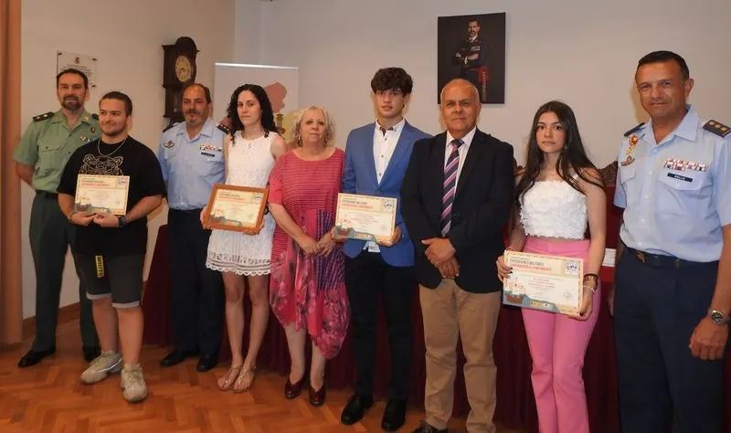 Entrega de los  premios escolares ‘Carta a un militar español’, en la Subdelegación de Defensa de Salamanca