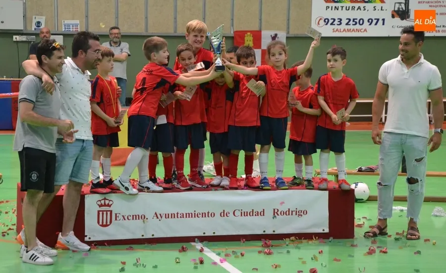Foto 10 - El III Columnas pone el broche al curso con la concurrida jornada de finales de su Liga Prebenjam&iacute;n