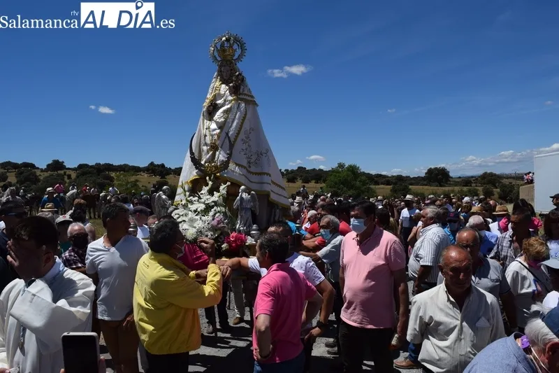 Foto 11 - Vuelta a la normalidad en la Romer&iacute;a de Valdejimena con cientos de devotos