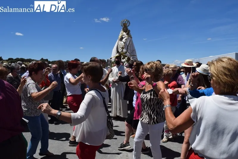 Foto 10 - Vuelta a la normalidad en la Romer&iacute;a de Valdejimena con cientos de devotos
