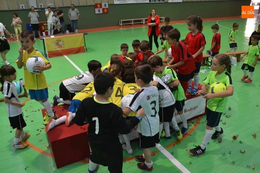 Foto 8 - El III Columnas pone el broche al curso con la concurrida jornada de finales de su Liga Prebenjam&iacute;n