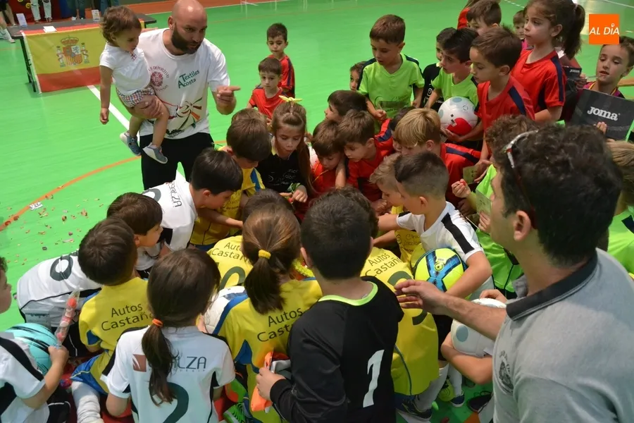 Foto 7 - El III Columnas pone el broche al curso con la concurrida jornada de finales de su Liga Prebenjam&iacute;n