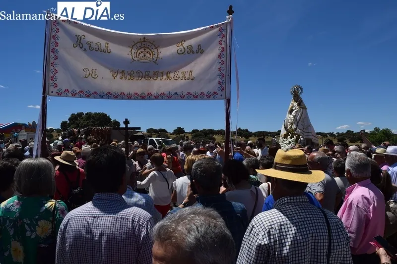 Foto 7 - Vuelta a la normalidad en la Romer&iacute;a de Valdejimena con cientos de devotos