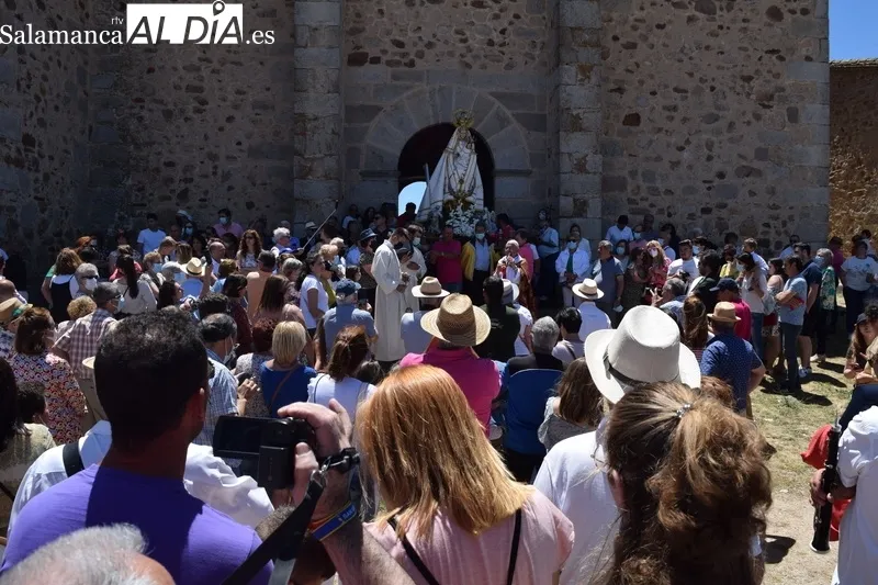 Foto 2 - Vuelta a la normalidad en la Romer&iacute;a de Valdejimena con cientos de devotos