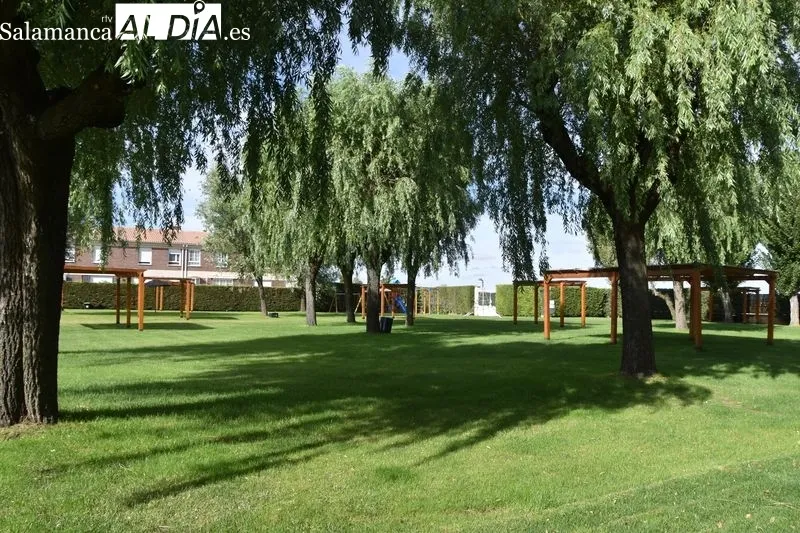 Piscinas municipales y vestuarios de Villares de la Reina | Fotos: Vanesa Martins
