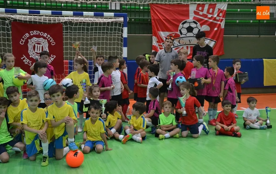 Foto 2 - El III Columnas pone el broche al curso con la concurrida jornada de finales de su Liga Prebenjam&iacute;n
