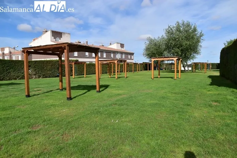 Piscinas municipales y vestuarios de Villares de la Reina | Fotos: Vanesa Martins