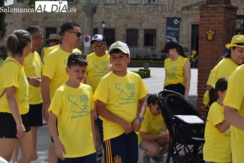 Foto 2 - Respuesta masiva al Paseo Solidario de San Jer&oacute;nimo en favor de las v&iacute;ctimas del conflicto de Ucrania