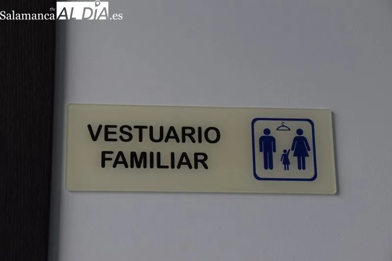 Piscinas municipales y vestuarios de Villares de la Reina | Fotos: Vanesa Martins