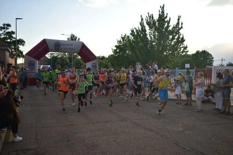 Foto 7 - Carbajosa no se pierde una gran Carrera Sunset 2022