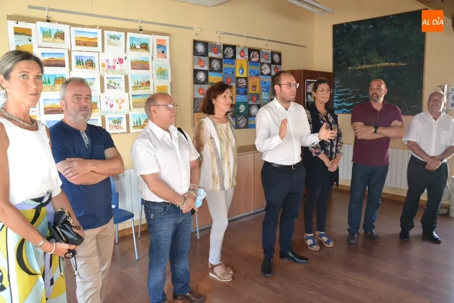 Foto 10 - Los peque&ntilde;os artistas que han asistido a clase con Pilar Rivero exponen sus trabajos pict&oacute;ricos